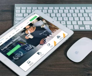 What methods of measuring the effectiveness of a website are worth applying?
