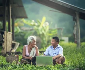 Wzmacnianie edukacji cyfrowej. Kluczowe role systemów zarządzania nauką