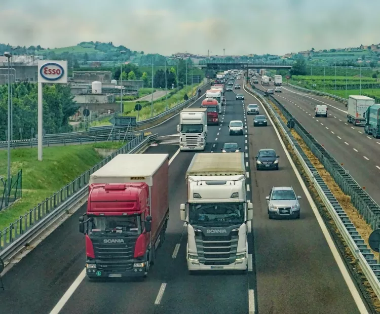 Application of the Internet of Things in the Efficient Management of Commercial Vehicle Fleets